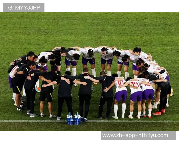 足球排队的乐趣与技巧探讨如何在比赛中提高团队协作与战术执行能力 足球排队的乐趣与技巧探讨如何在比赛中提高团队协作与战术执行能力